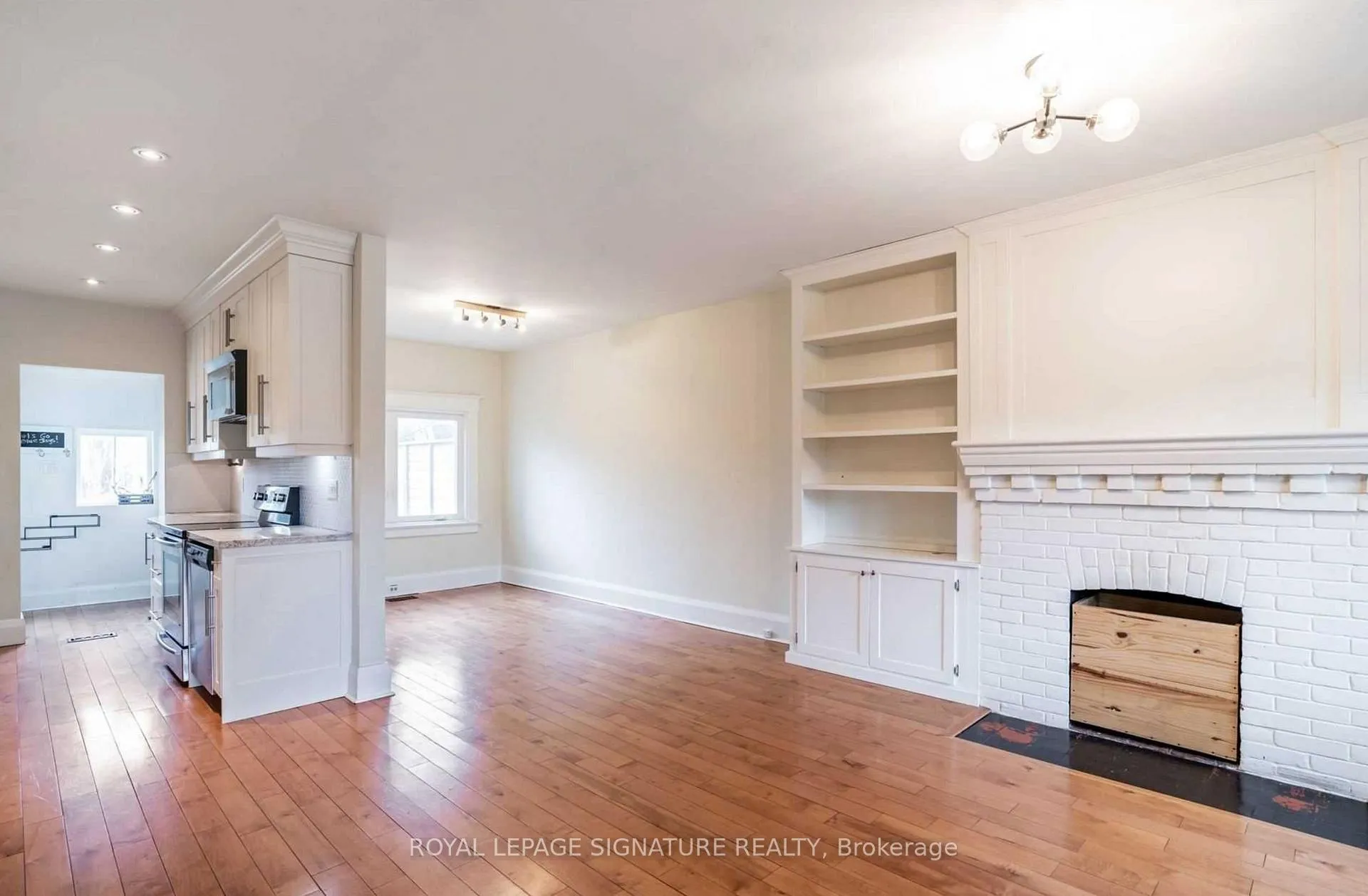 Photo 3 of 62 Kingsmount Park Road, Toronto, Woodbine Corridor — HOMEH