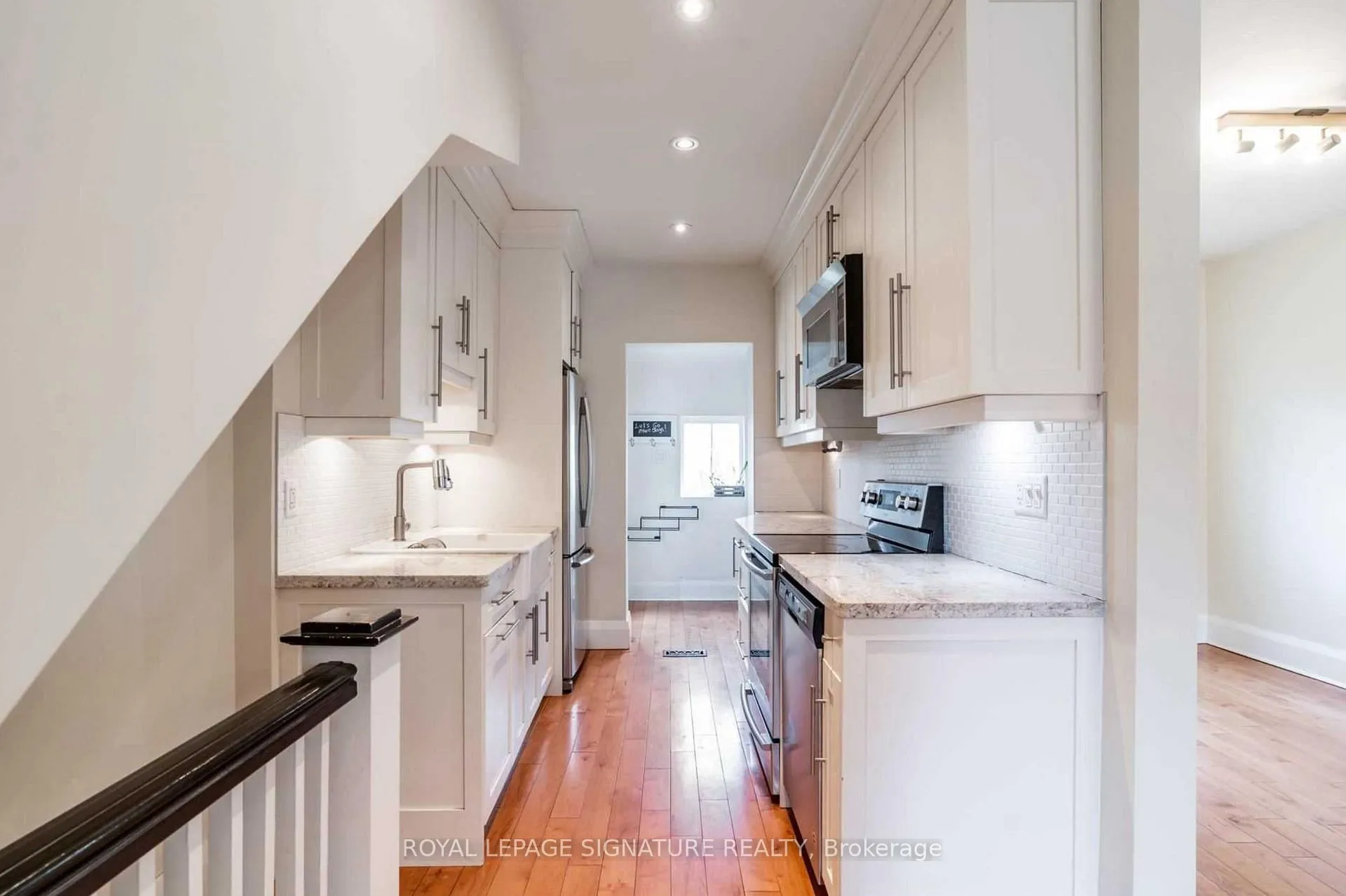 Photo 5 of 62 Kingsmount Park Road, Toronto, Woodbine Corridor — HOMEH