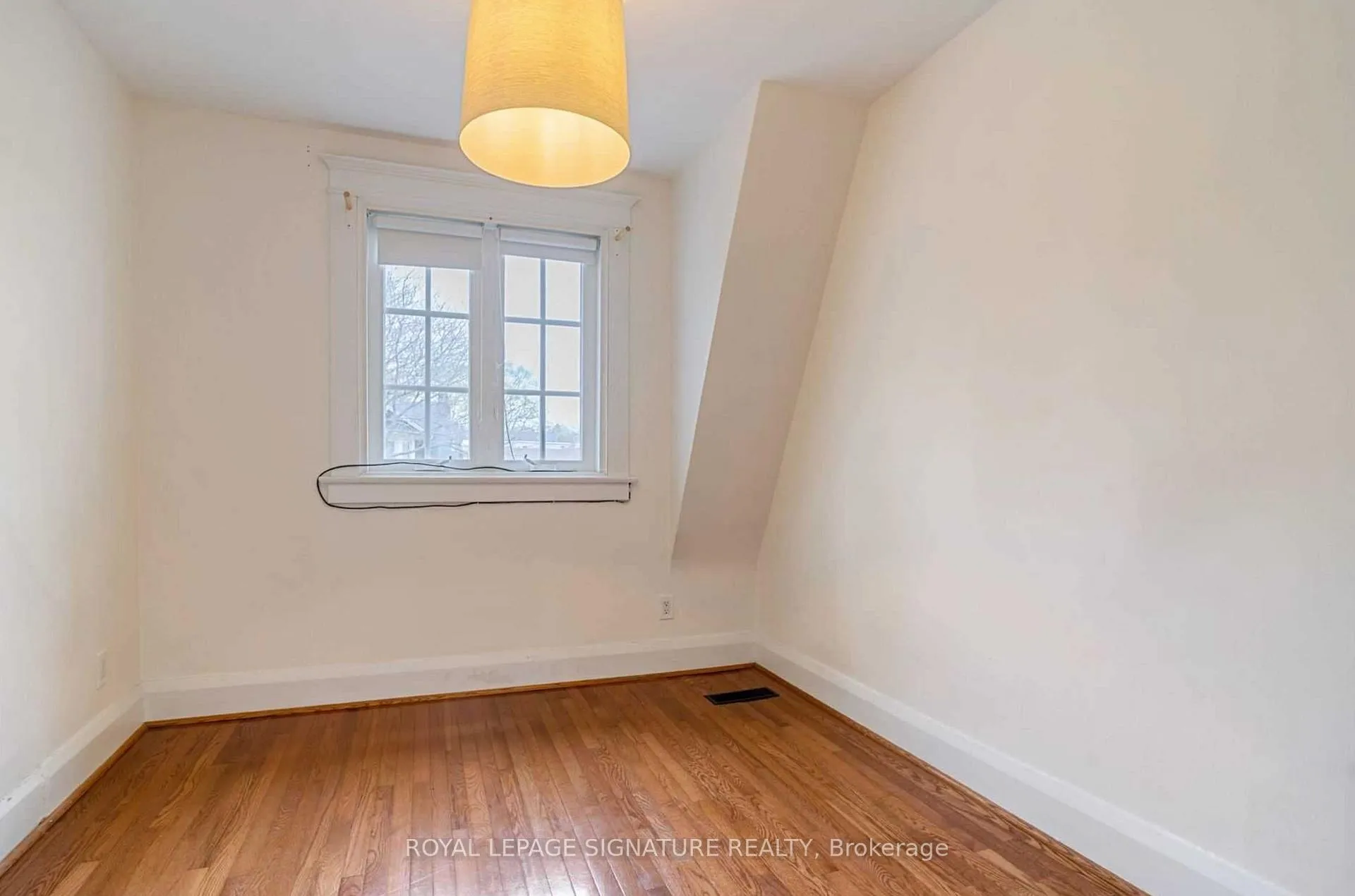 Photo 10 of 62 Kingsmount Park Road, Toronto, Woodbine Corridor — HOMEH