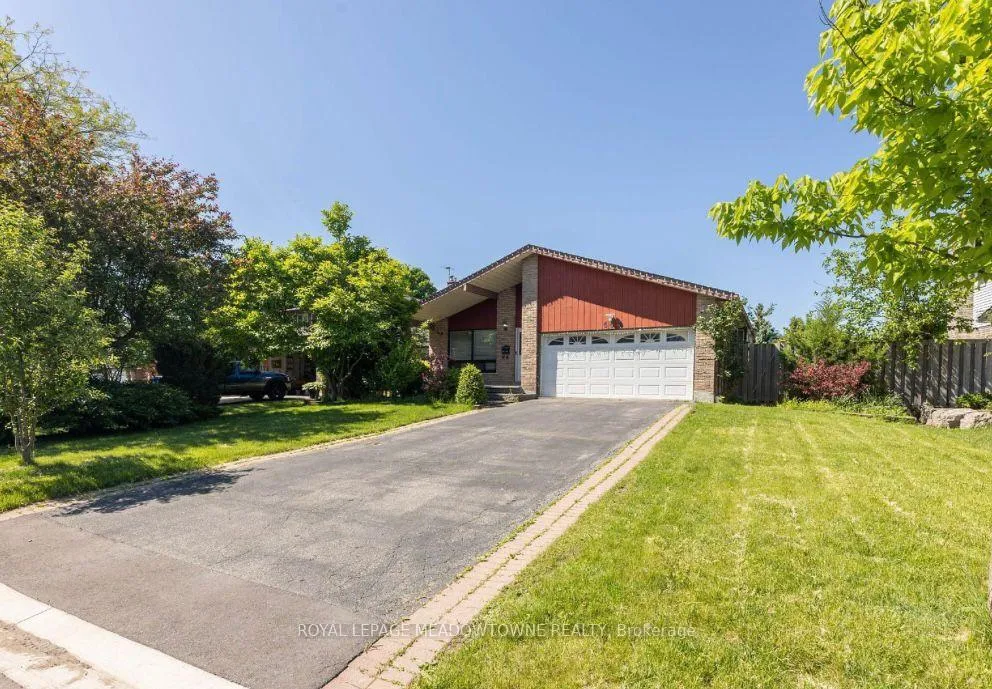 Front of 468 Gowland Crescent
