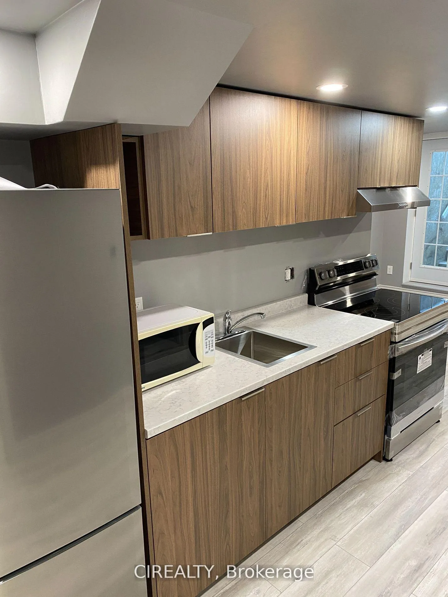 Photo 5 of Unit Lower, 1305 Hunter Street N, Innisfil, Alcona — HOMEH
