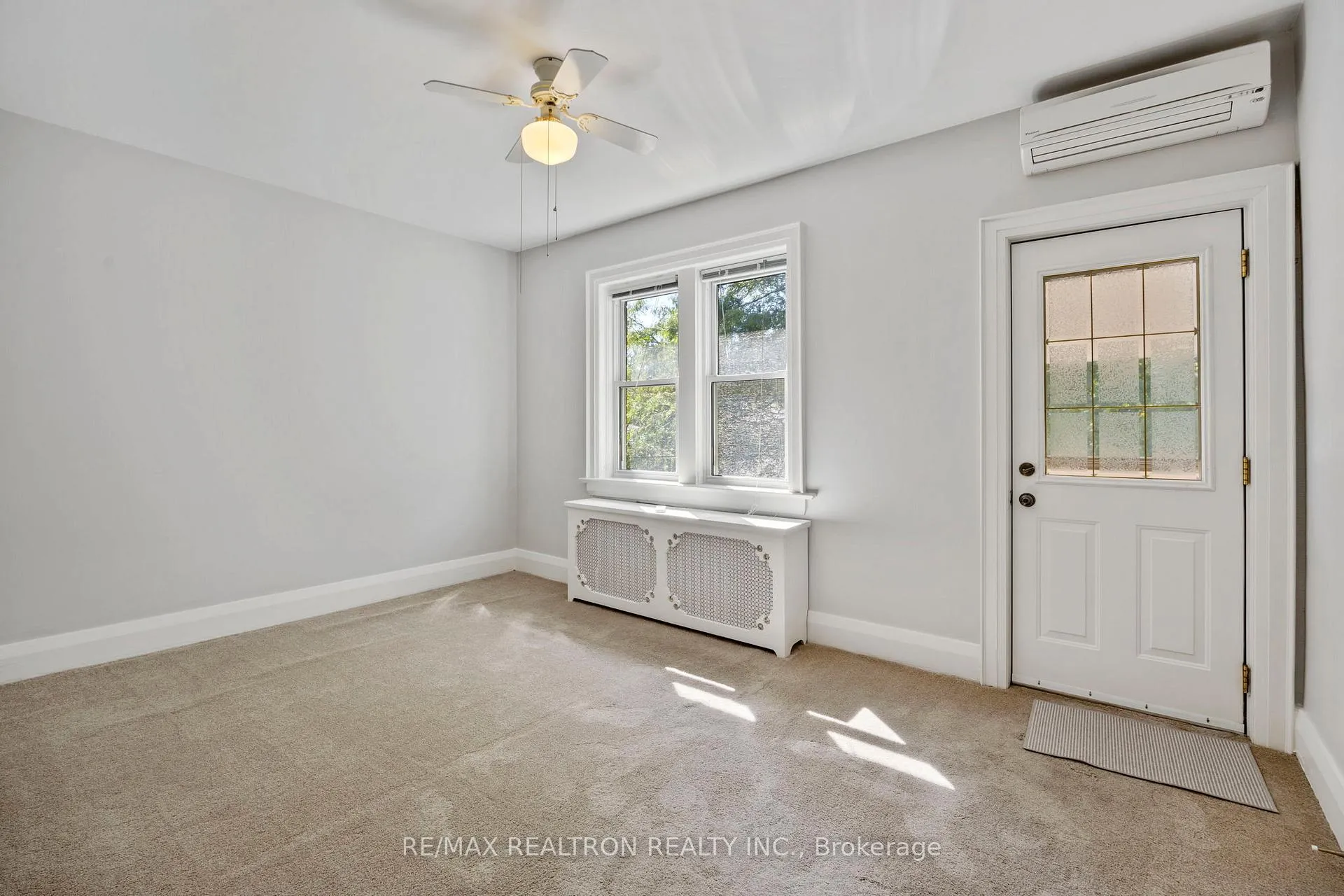 Photo 8 of Unit Upper Floor, 26 Braemar Avenue, Toronto, Yonge-Eglinton — HOMEH