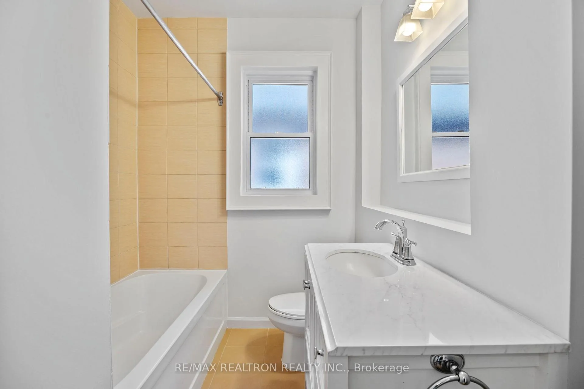 Photo 10 of Unit Upper Floor, 26 Braemar Avenue, Toronto, Yonge-Eglinton — HOMEH