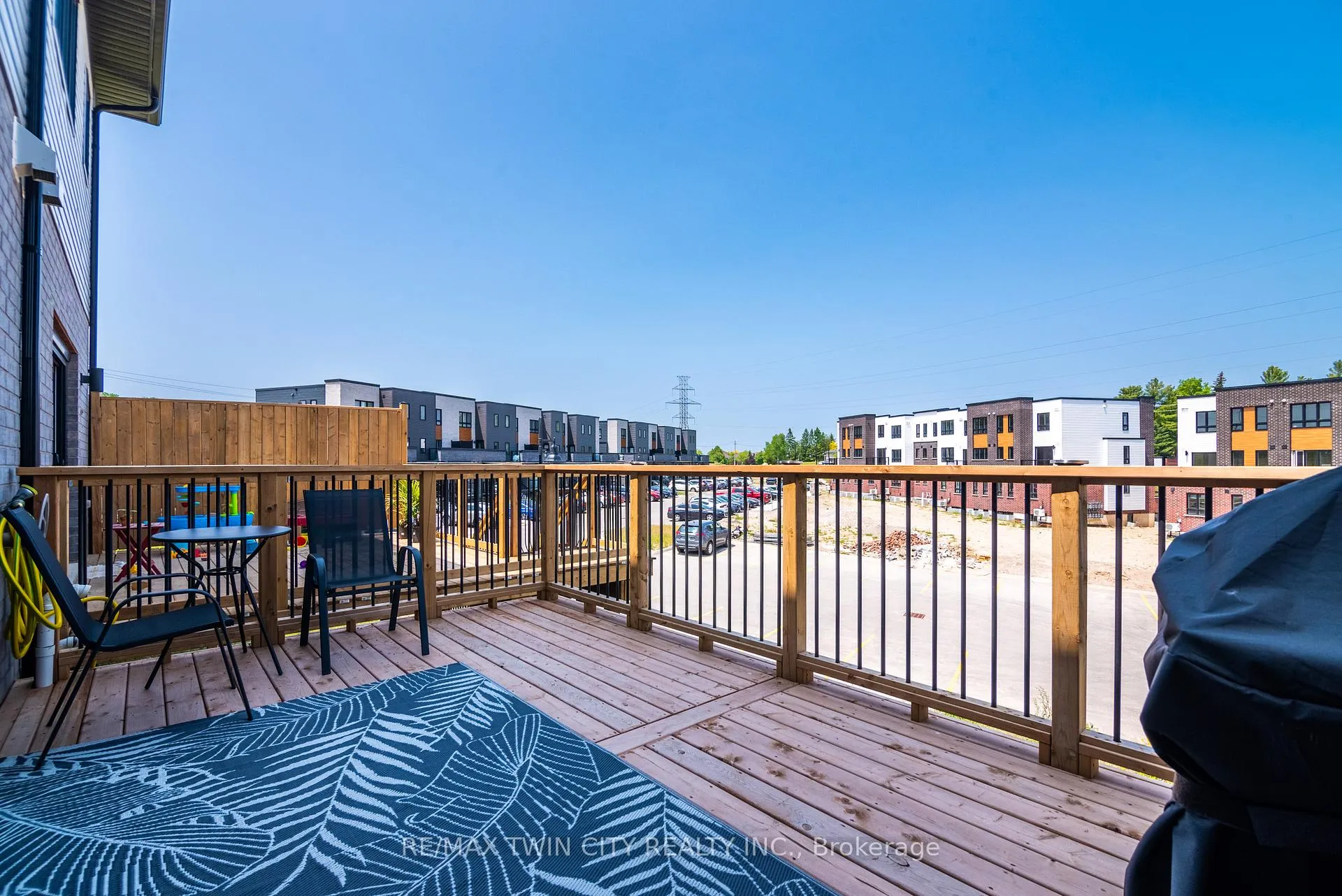 Photo 6 of 939 Robert Ferrie Drive, Kitchener, Doon South — HOMEH