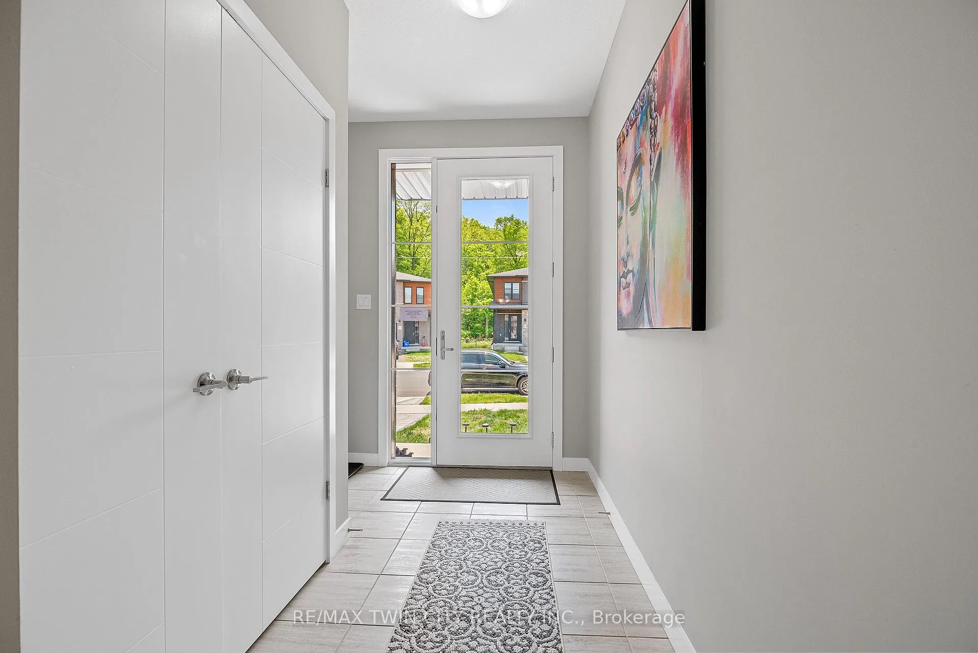 Photo 10 of 939 Robert Ferrie Drive, Kitchener, Doon South — HOMEH