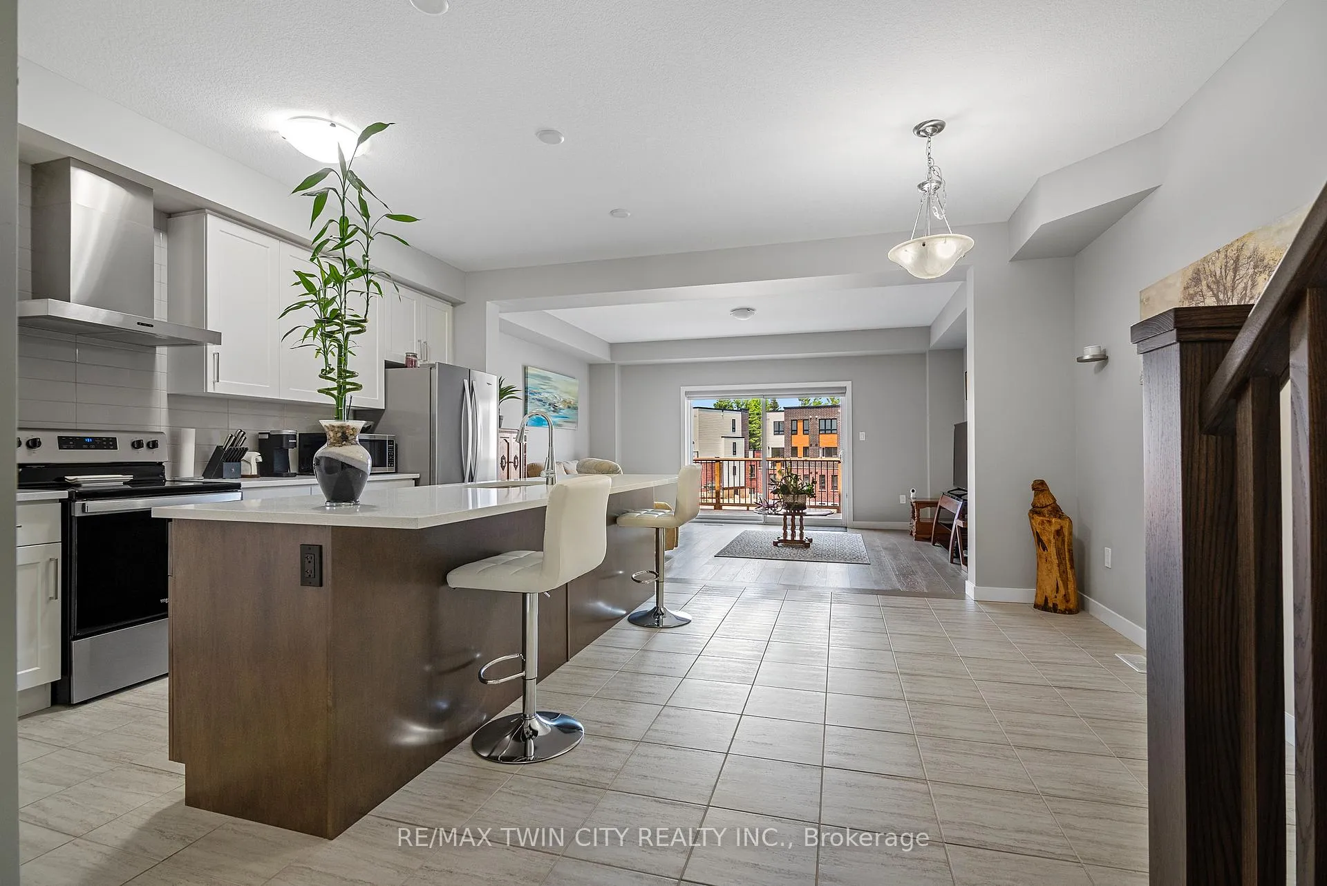 Photo 12 of 939 Robert Ferrie Drive, Kitchener, Doon South — HOMEH