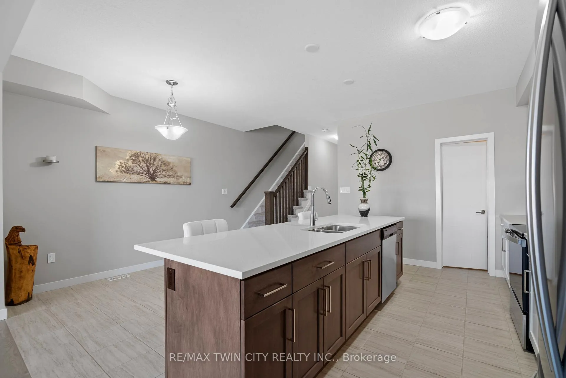 Photo 16 of 939 Robert Ferrie Drive, Kitchener, Doon South — HOMEH