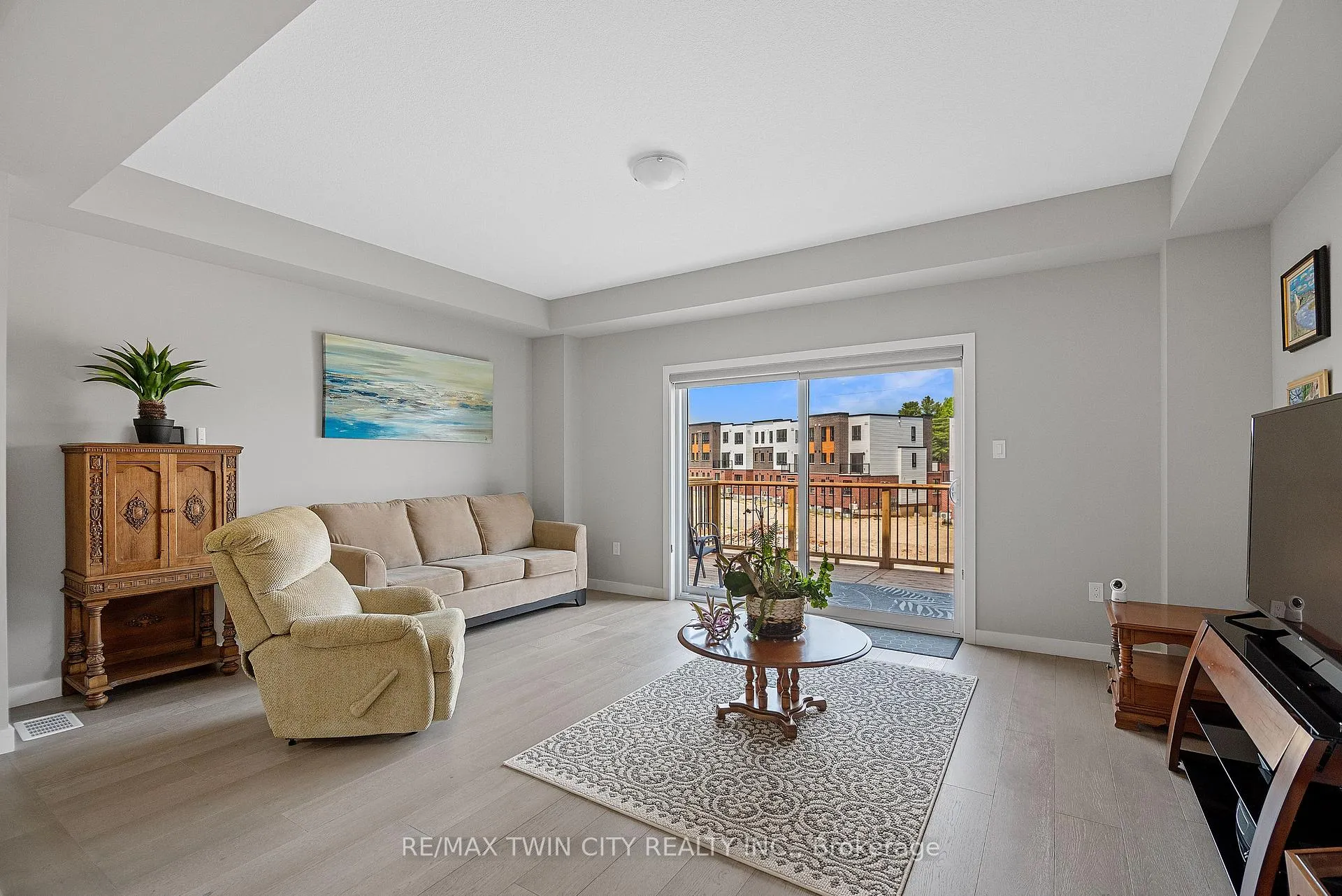 Photo 17 of 939 Robert Ferrie Drive, Kitchener, Doon South — HOMEH