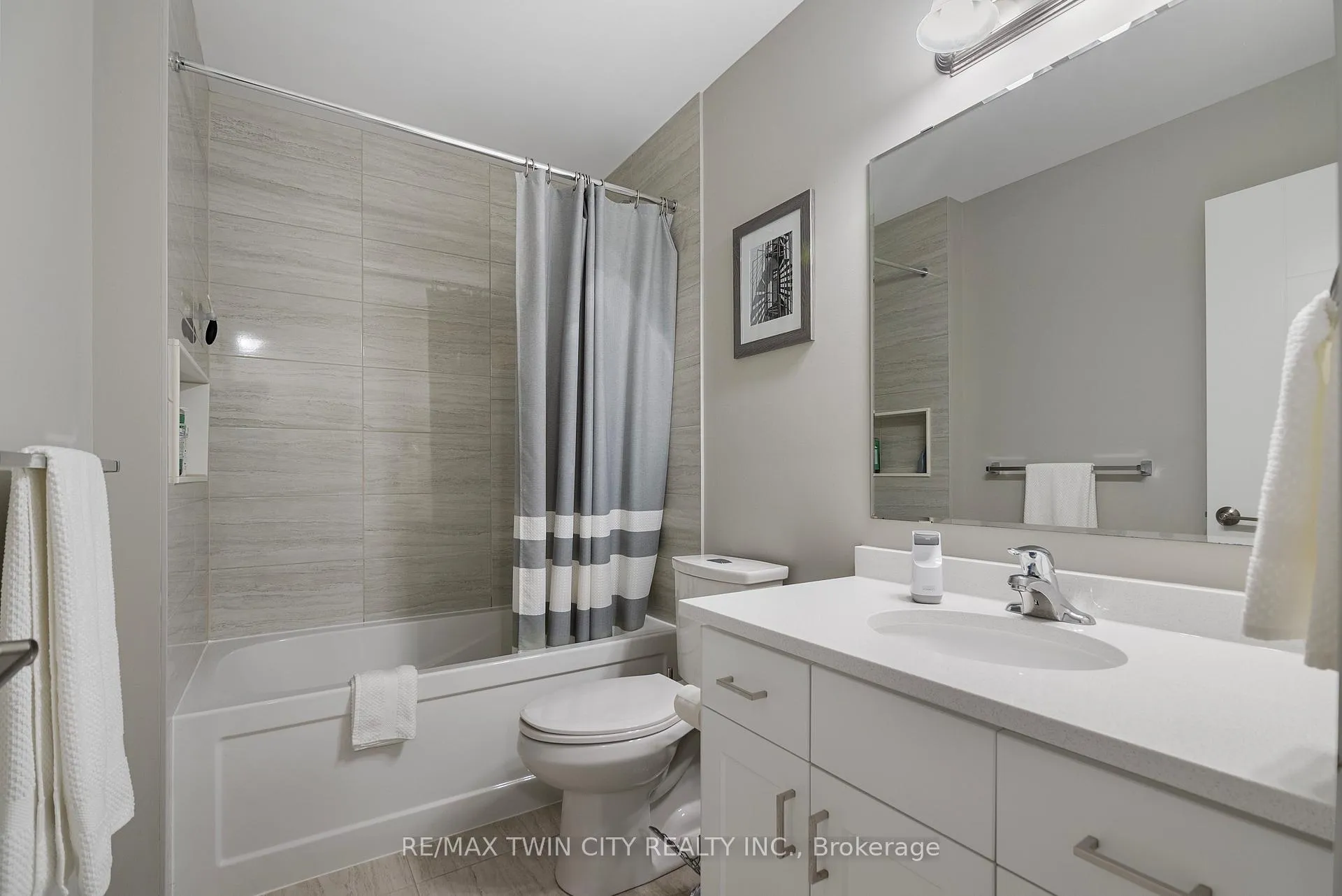 Photo 21 of 939 Robert Ferrie Drive, Kitchener, Doon South — HOMEH