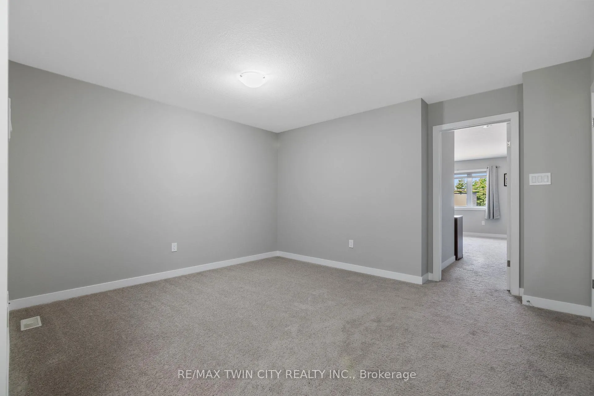 Photo 25 of 939 Robert Ferrie Drive, Kitchener, Doon South — HOMEH
