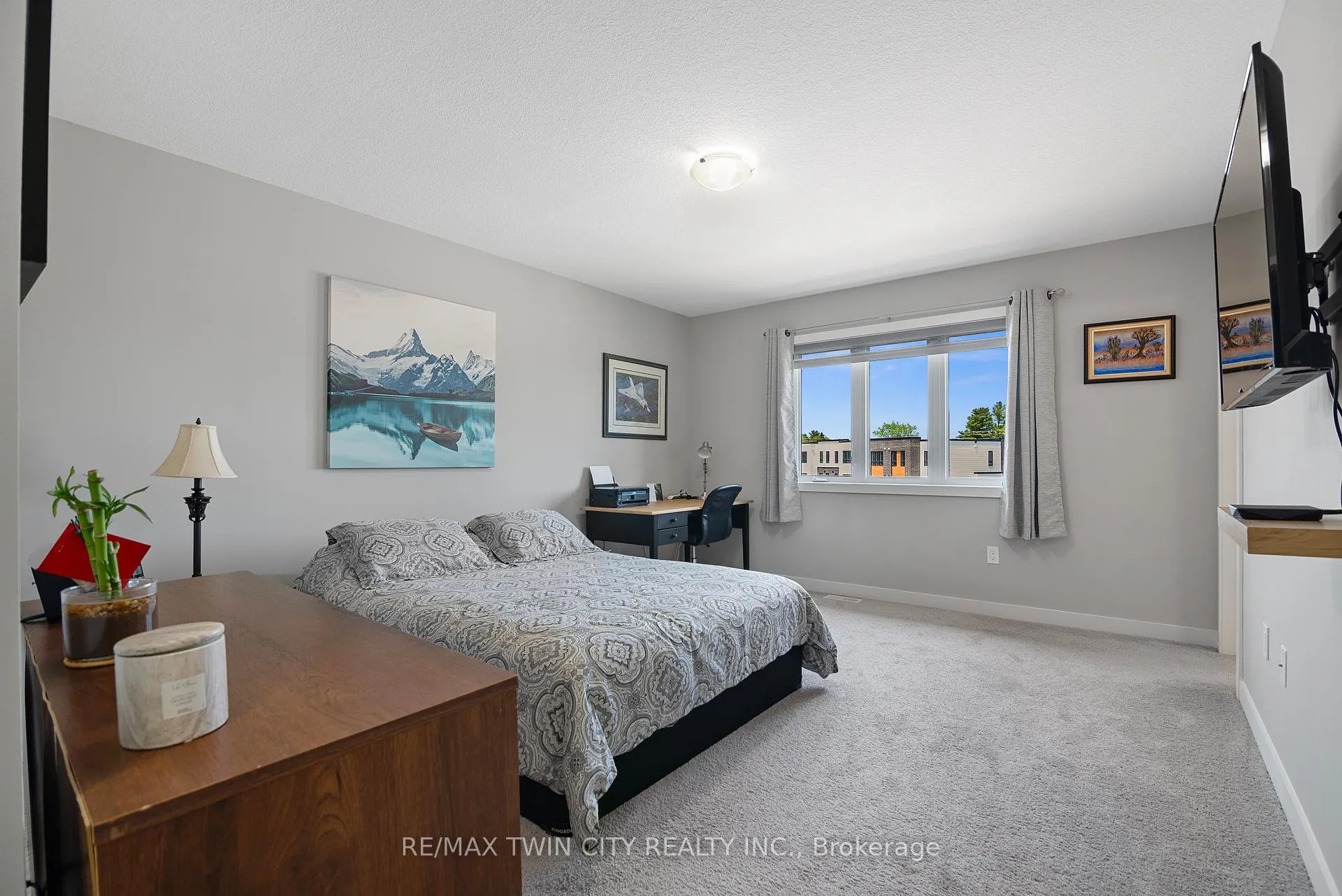 Photo 27 of 939 Robert Ferrie Drive, Kitchener, Doon South — HOMEH