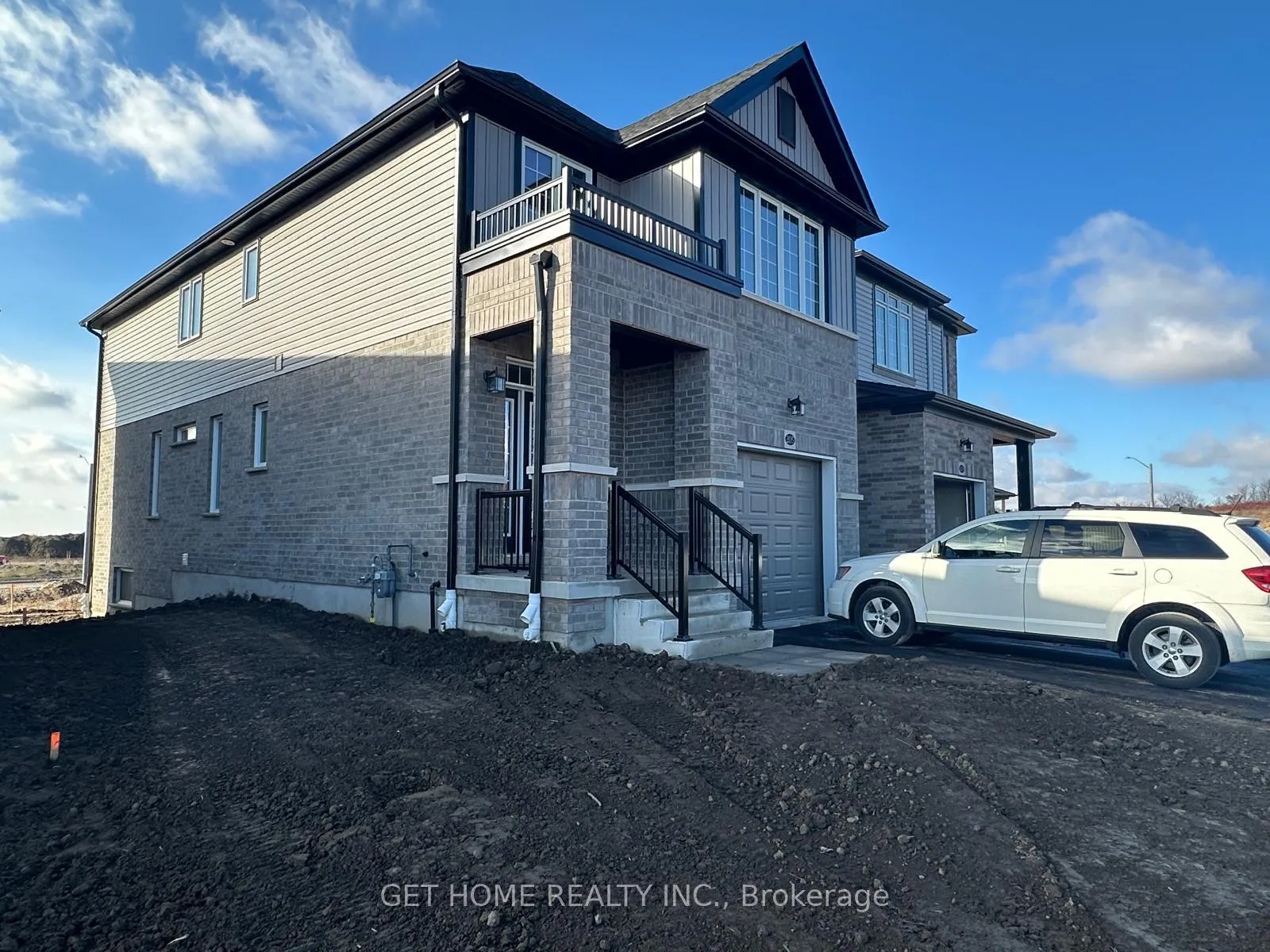 Photo 3 of 205 Benninger Drive, Kitchener — HOMEH