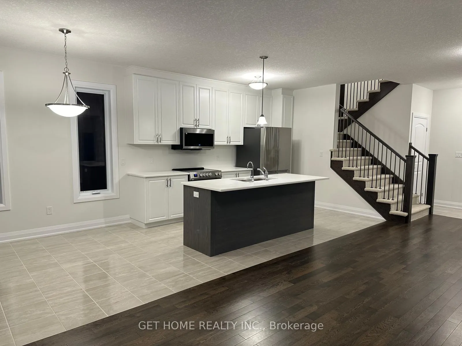 Photo 10 of 205 Benninger Drive, Kitchener — HOMEH