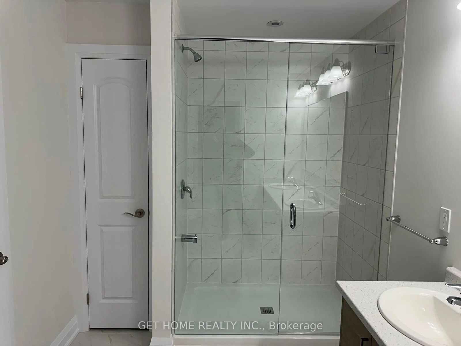 Photo 26 of 205 Benninger Drive, Kitchener — HOMEH