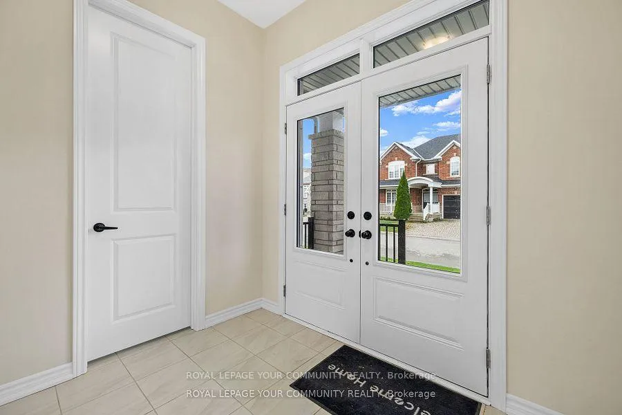 Photo 5 of 96 Weslock Crescent, Aurora, Bayview Northeast — HOMEH