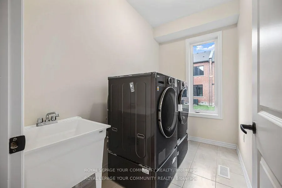 Photo 12 of 96 Weslock Crescent, Aurora, Bayview Northeast — HOMEH