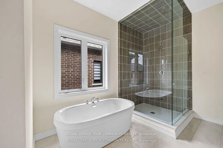 Photo 16 of 96 Weslock Crescent, Aurora, Bayview Northeast — HOMEH