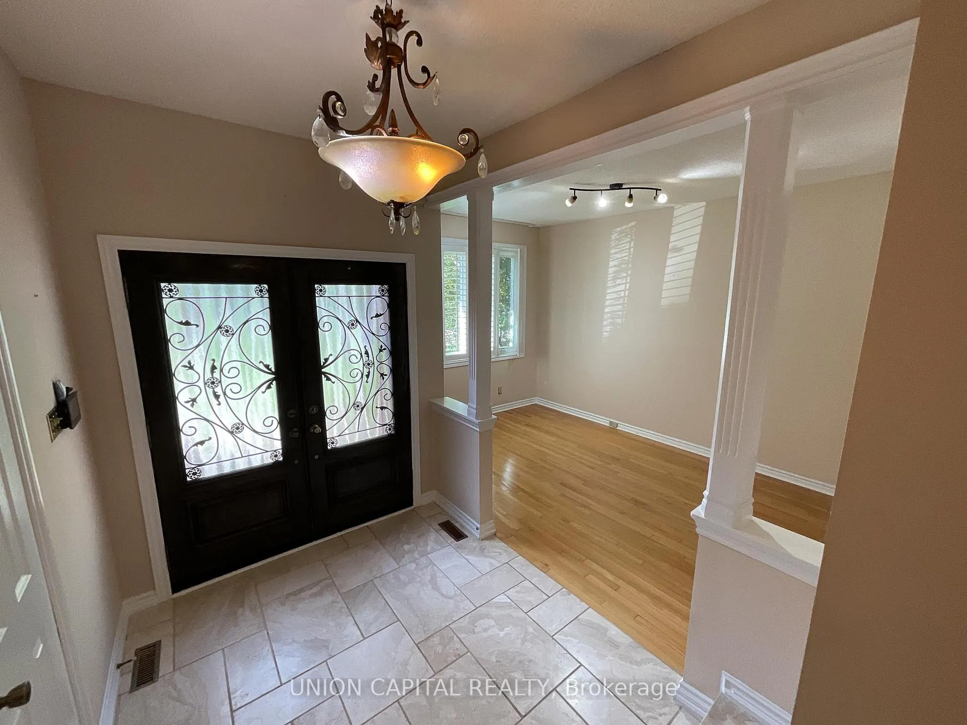 Photo 3 of 60 Brooklyn Crescent, Markham, Markville — HOMEH