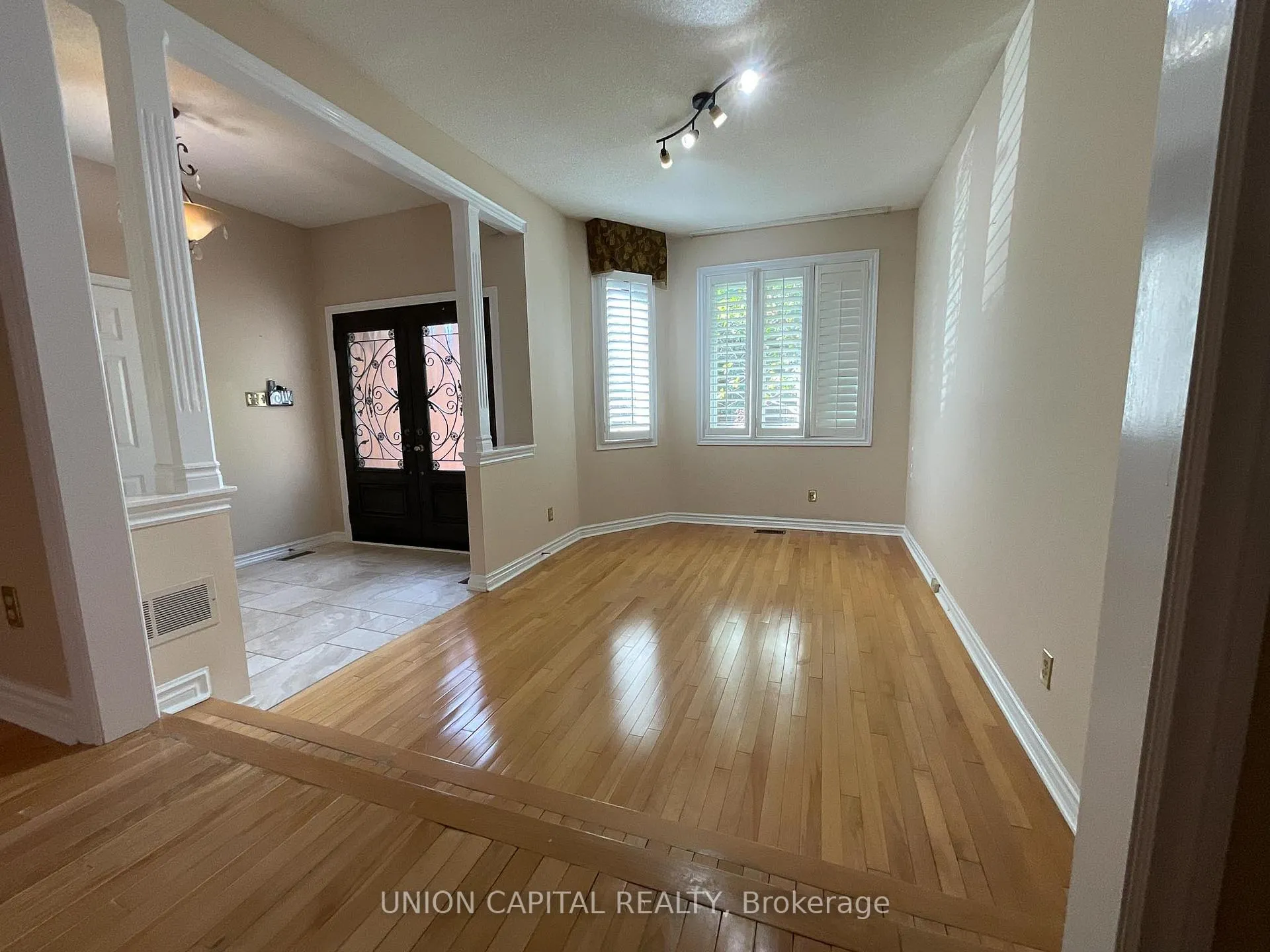 Photo 4 of 60 Brooklyn Crescent, Markham, Markville — HOMEH