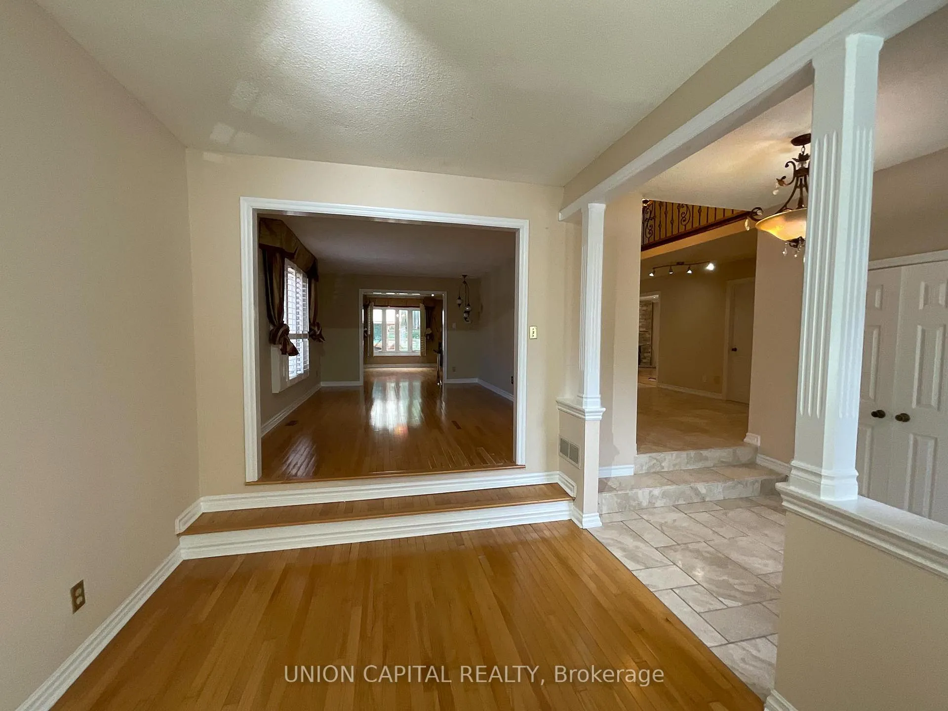 Photo 5 of 60 Brooklyn Crescent, Markham, Markville — HOMEH