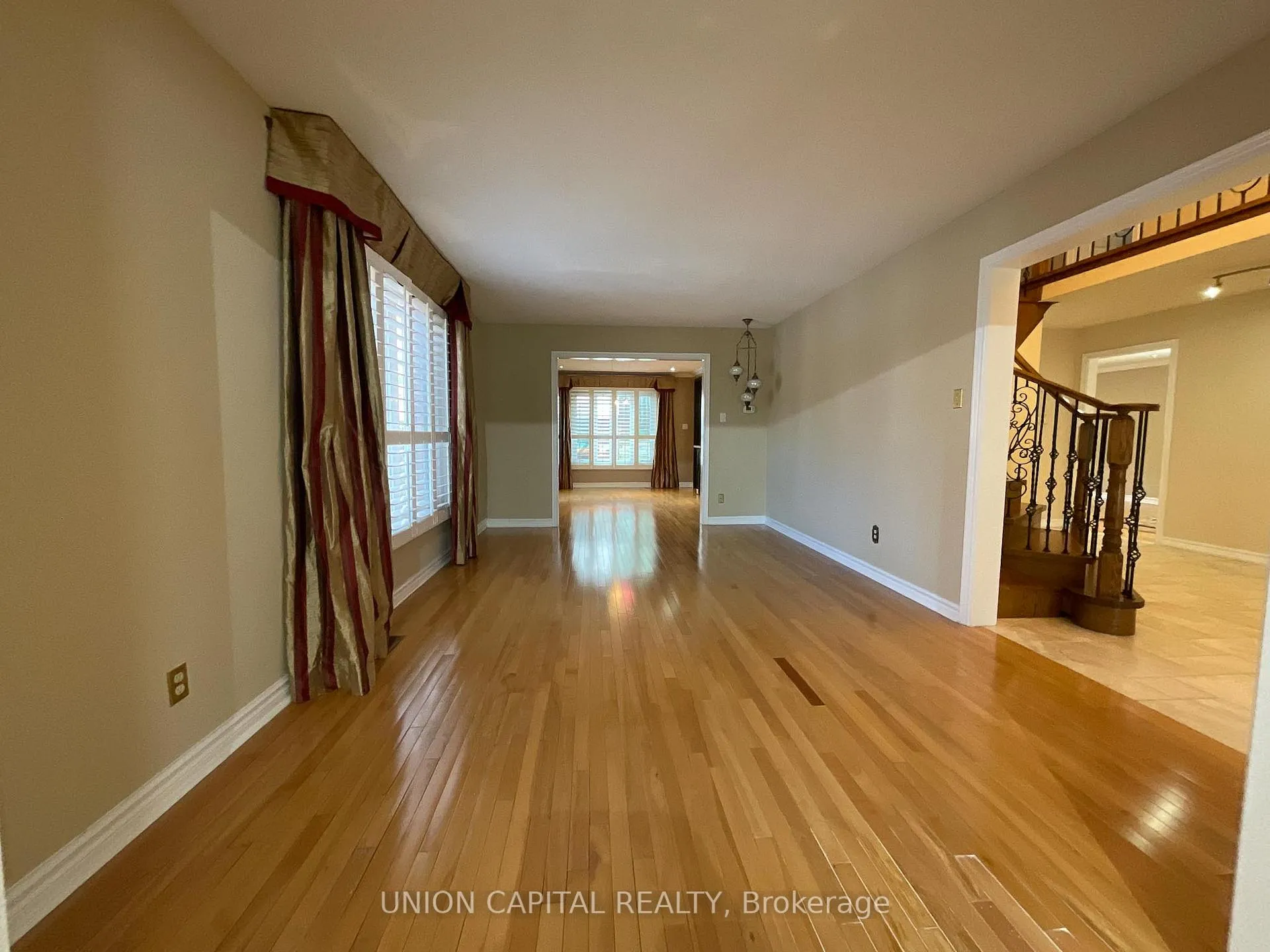 Photo 6 of 60 Brooklyn Crescent, Markham, Markville — HOMEH
