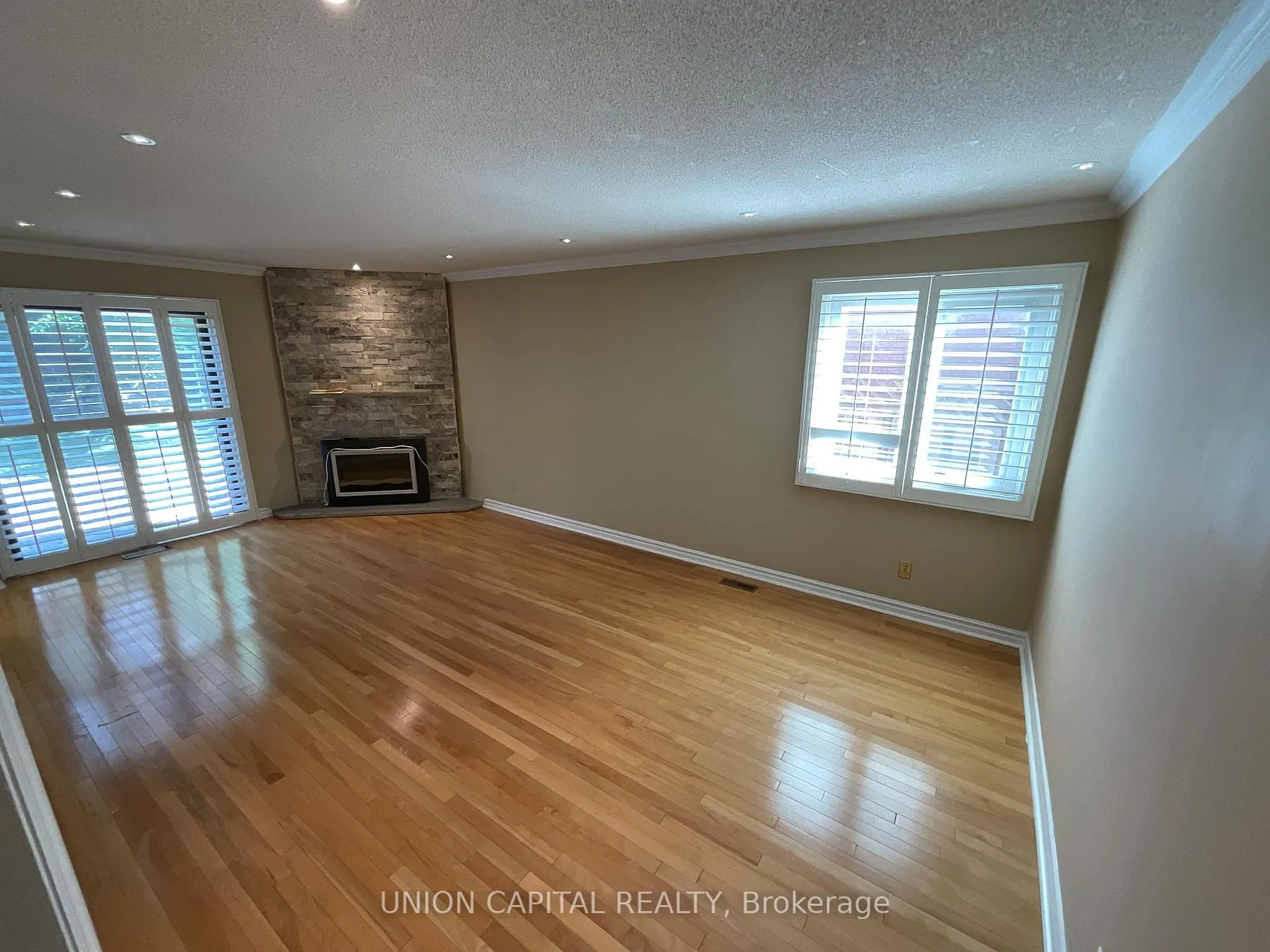 Photo 17 of 60 Brooklyn Crescent, Markham, Markville — HOMEH