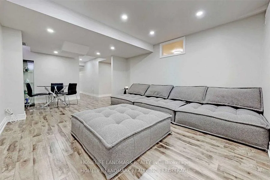 Photo 1 of Unit B, 172 District Avenue, Vaughan, Patterson — HOMEH