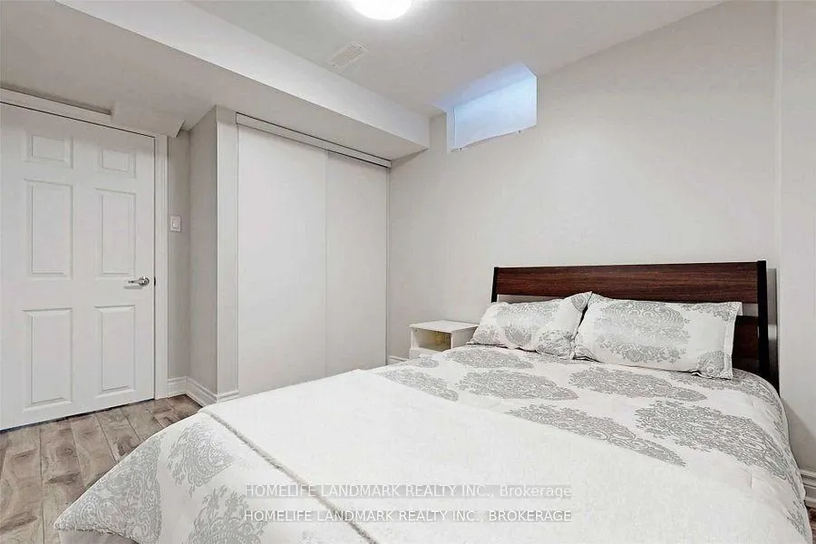 Photo 4 of Unit B, 172 District Avenue, Vaughan, Patterson — HOMEH