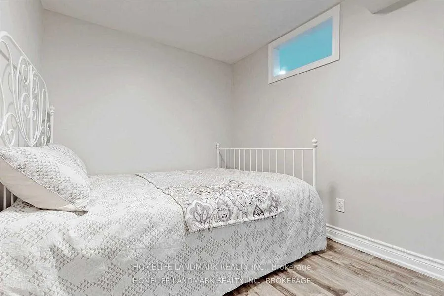 Photo 6 of Unit B, 172 District Avenue, Vaughan, Patterson — HOMEH