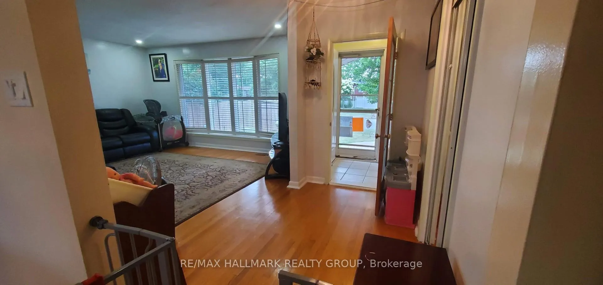 Photo 2 of 658 Dan Avenue, Ottawa, Cyrville — HOMEH