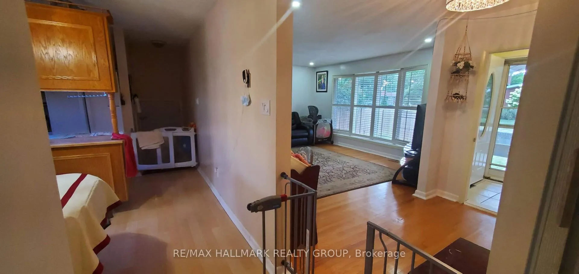 Photo 6 of 658 Dan Avenue, Ottawa, Cyrville — HOMEH