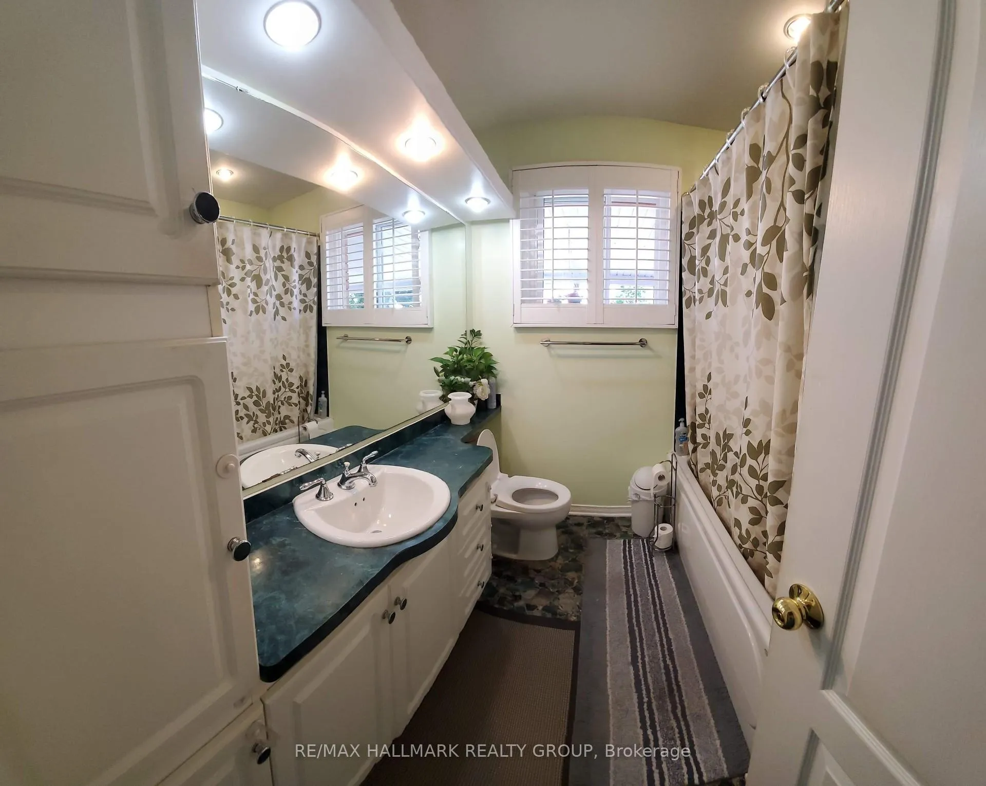 Photo 13 of 658 Dan Avenue, Ottawa, Cyrville — HOMEH