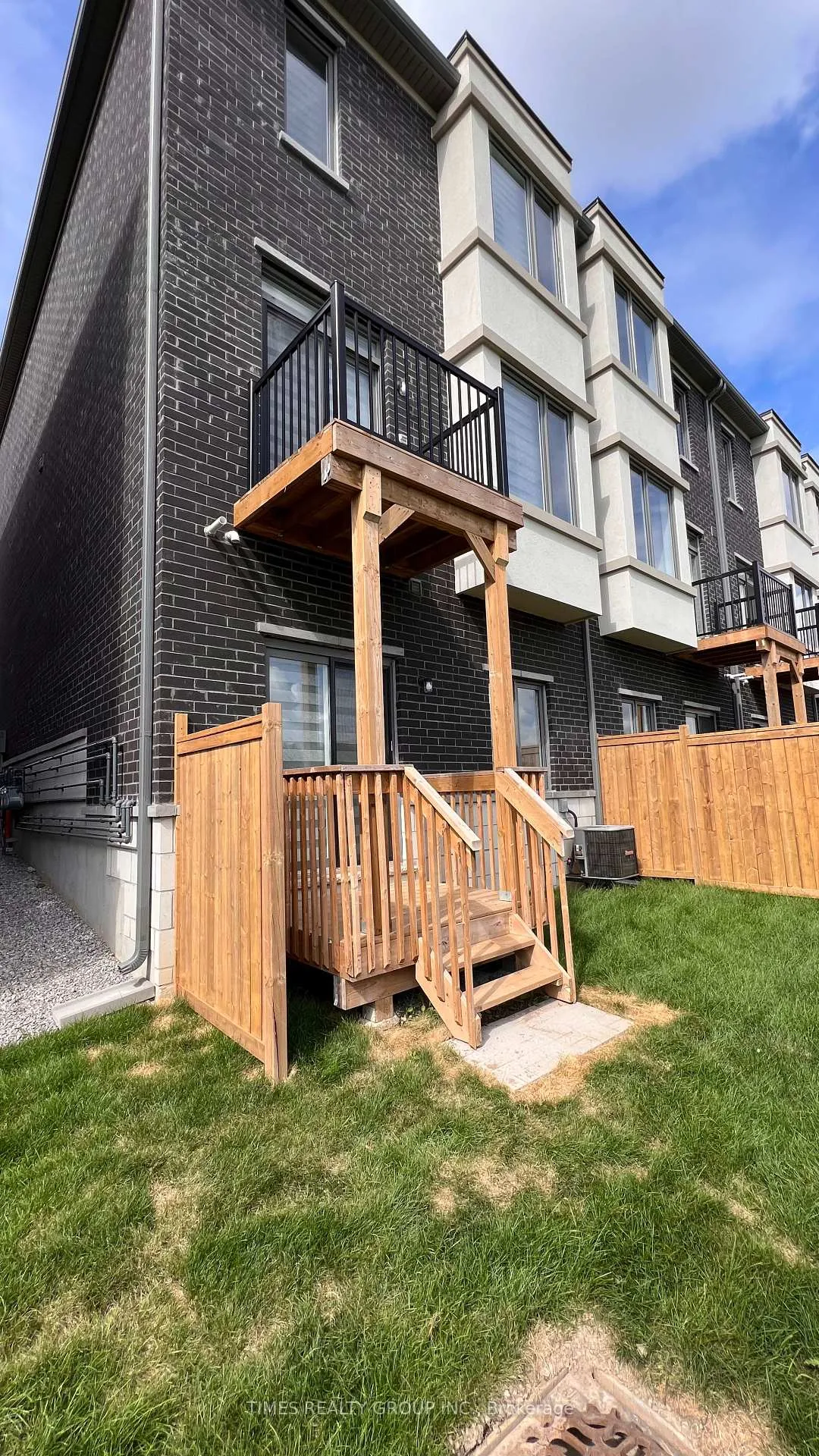 Photo 30 of 45 Rattenbury Road, Vaughan, Patterson — HOMEH