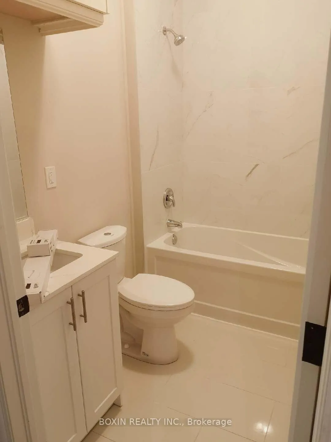 Photo 7 of 112 Frontenac Avenue, Toronto, Bedford Park-Nortown — HOMEH