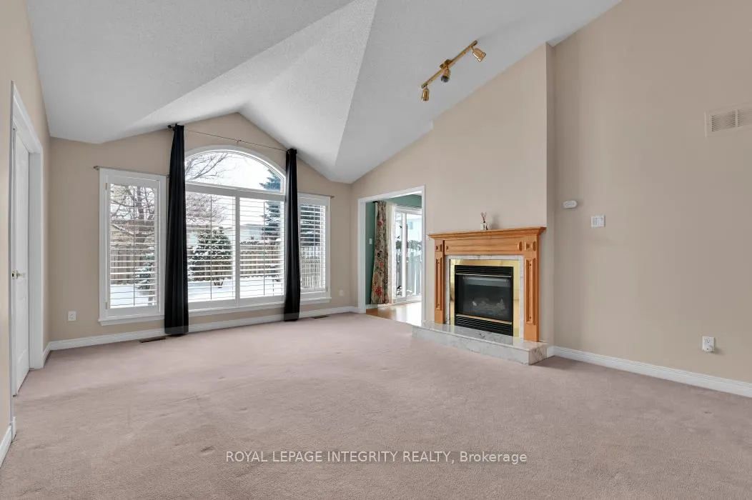 Photo 5 of 49 Sai Crescent, Ottawa, Hunt Club Park — HOMEH