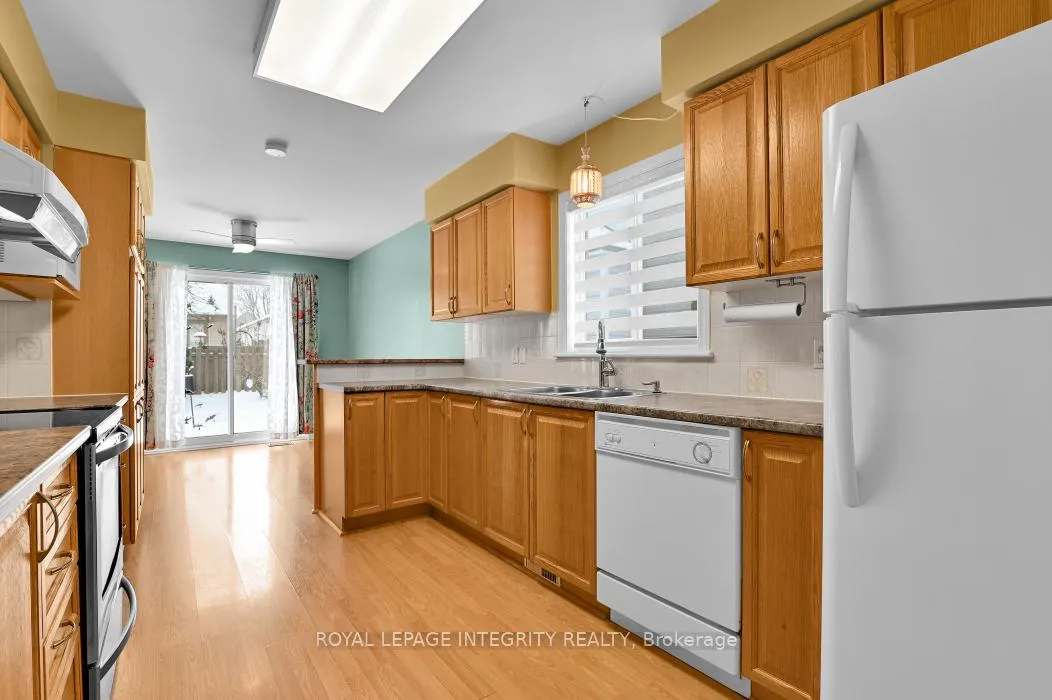 Photo 6 of 49 Sai Crescent, Ottawa, Hunt Club Park — HOMEH