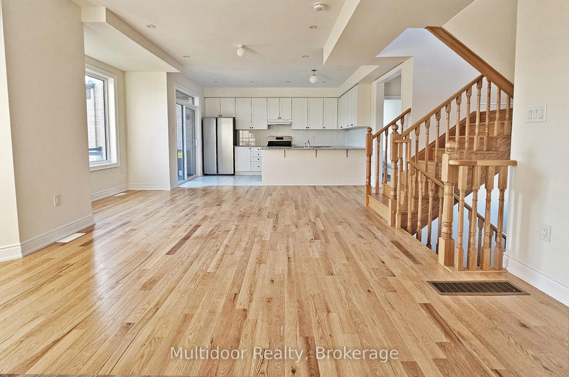 Photo 4 of 151 Tennant Circle, Vaughan, Vellore Village — HOMEH