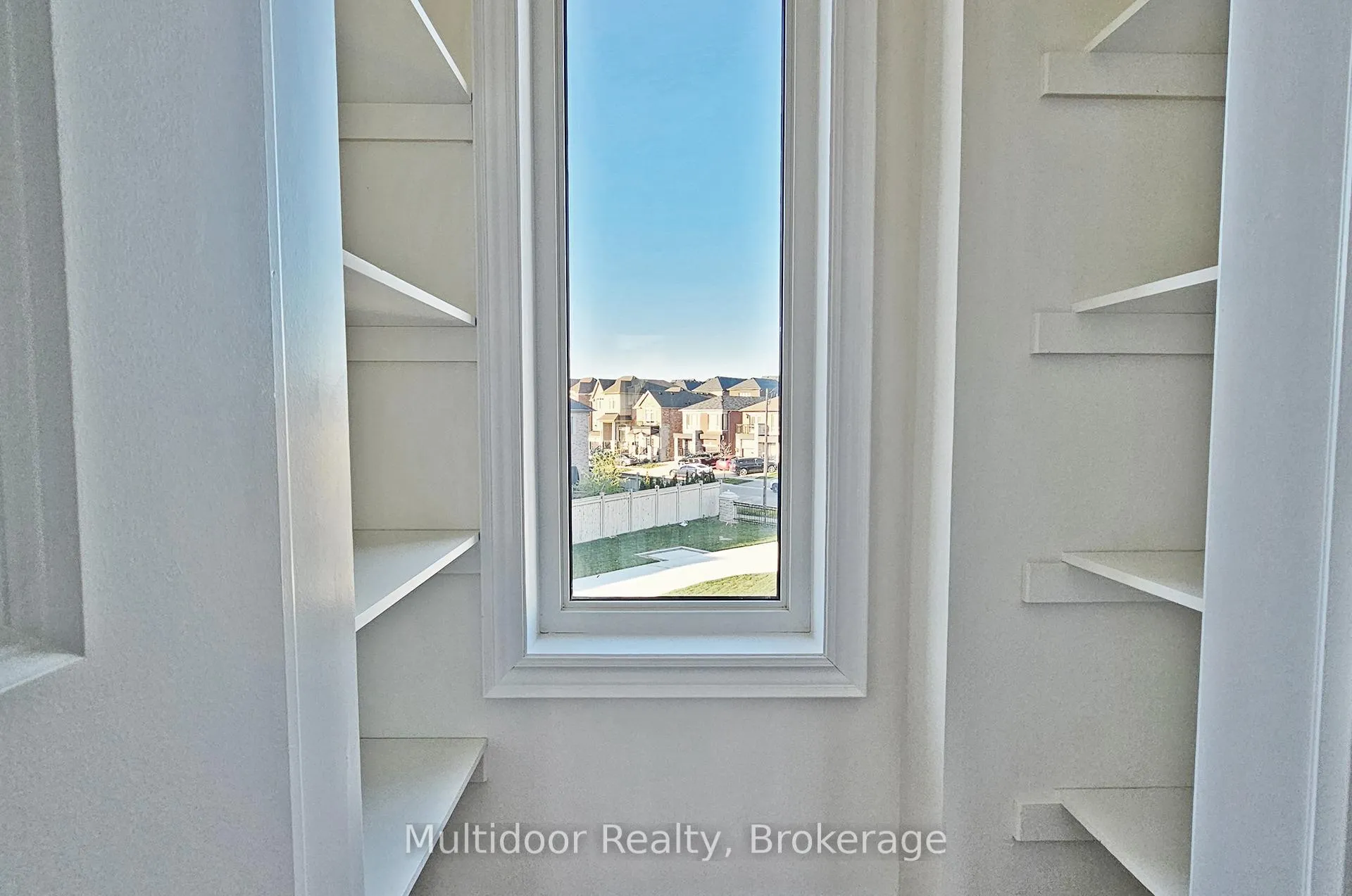 Photo 9 of 151 Tennant Circle, Vaughan, Vellore Village — HOMEH