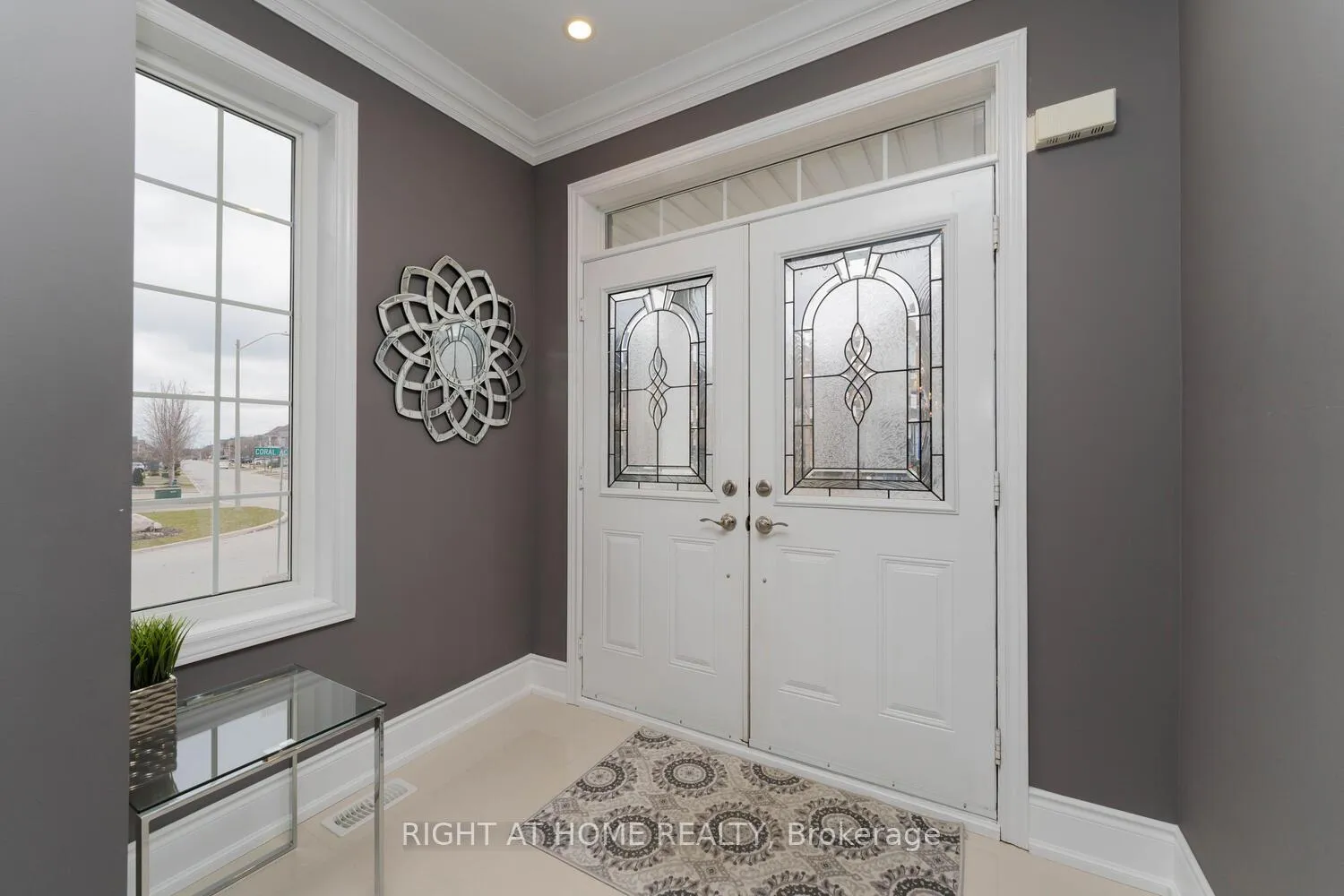 Photo 2 of 19 Ascalon Drive, Vaughan, Patterson — HOMEH