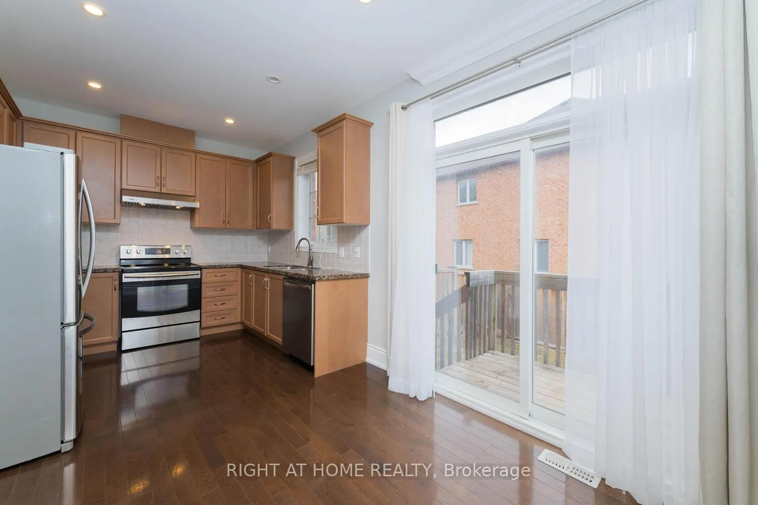 Photo 7 of 19 Ascalon Drive, Vaughan, Patterson — HOMEH