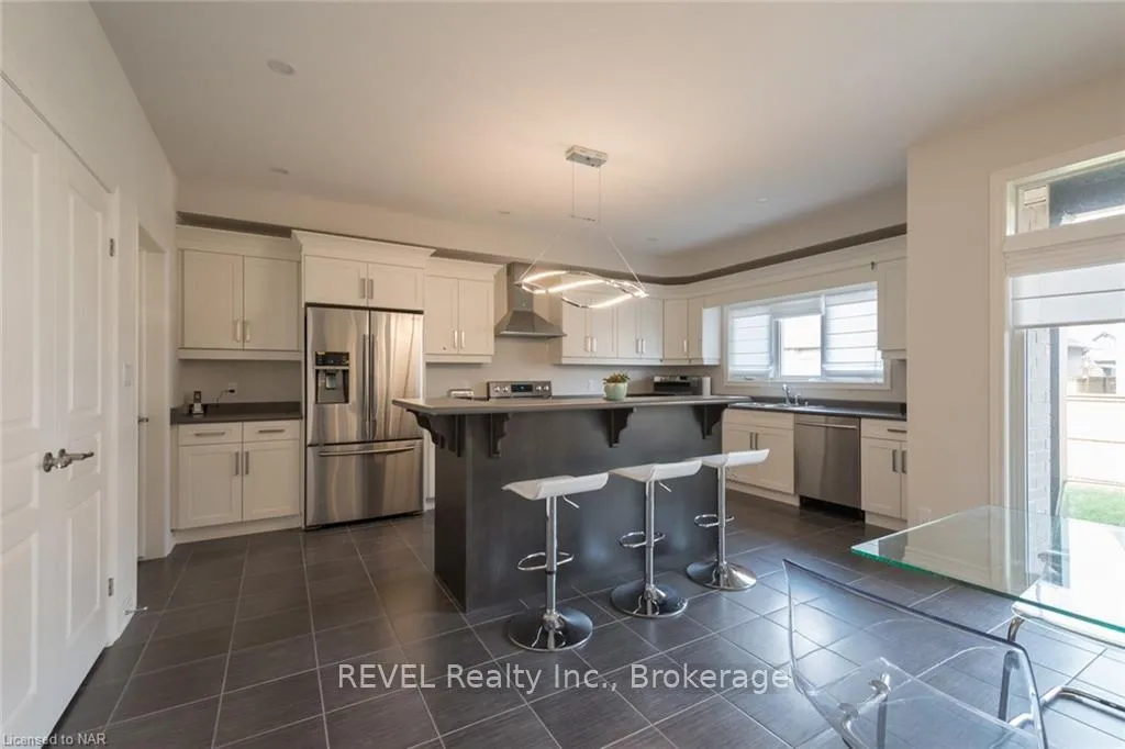 Photo 4 of 359 Silverwood Avenue, Welland, Coyle Creek — HOMEH