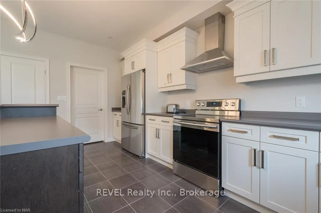 Photo 5 of 359 Silverwood Avenue, Welland, Coyle Creek — HOMEH