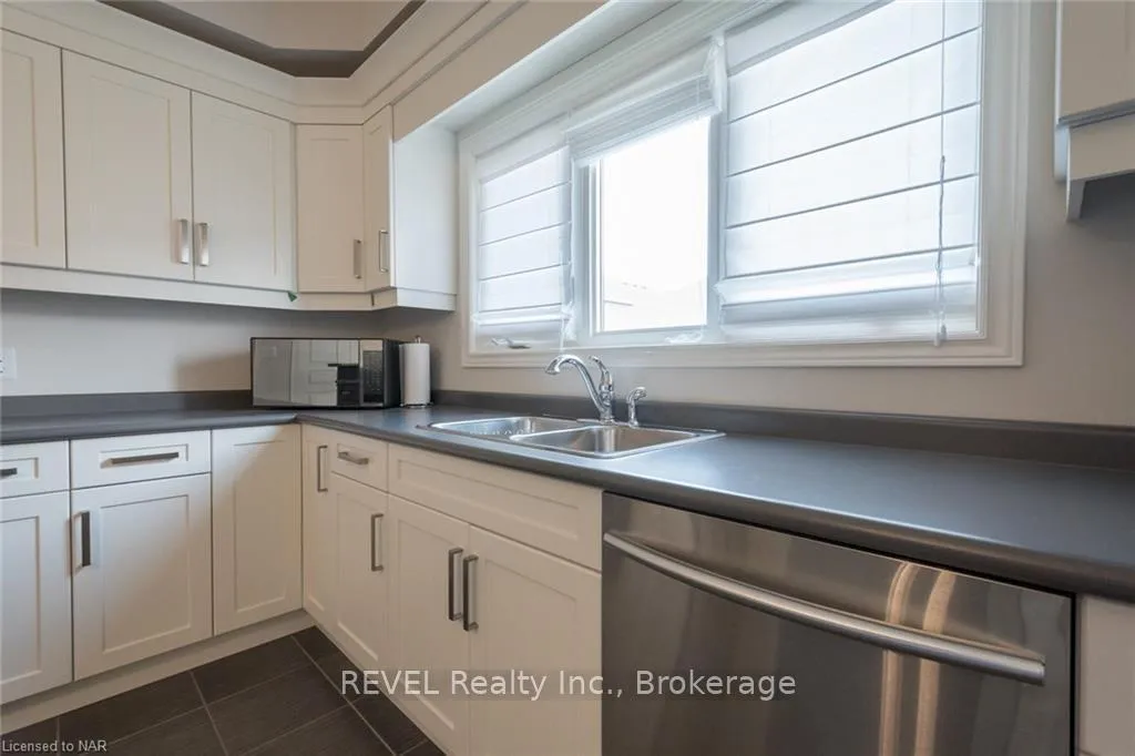 Photo 6 of 359 Silverwood Avenue, Welland, Coyle Creek — HOMEH