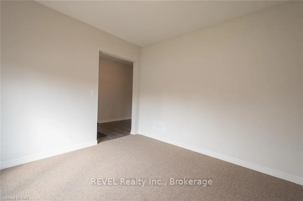 Photo 18 of 359 Silverwood Avenue, Welland, Coyle Creek — HOMEH