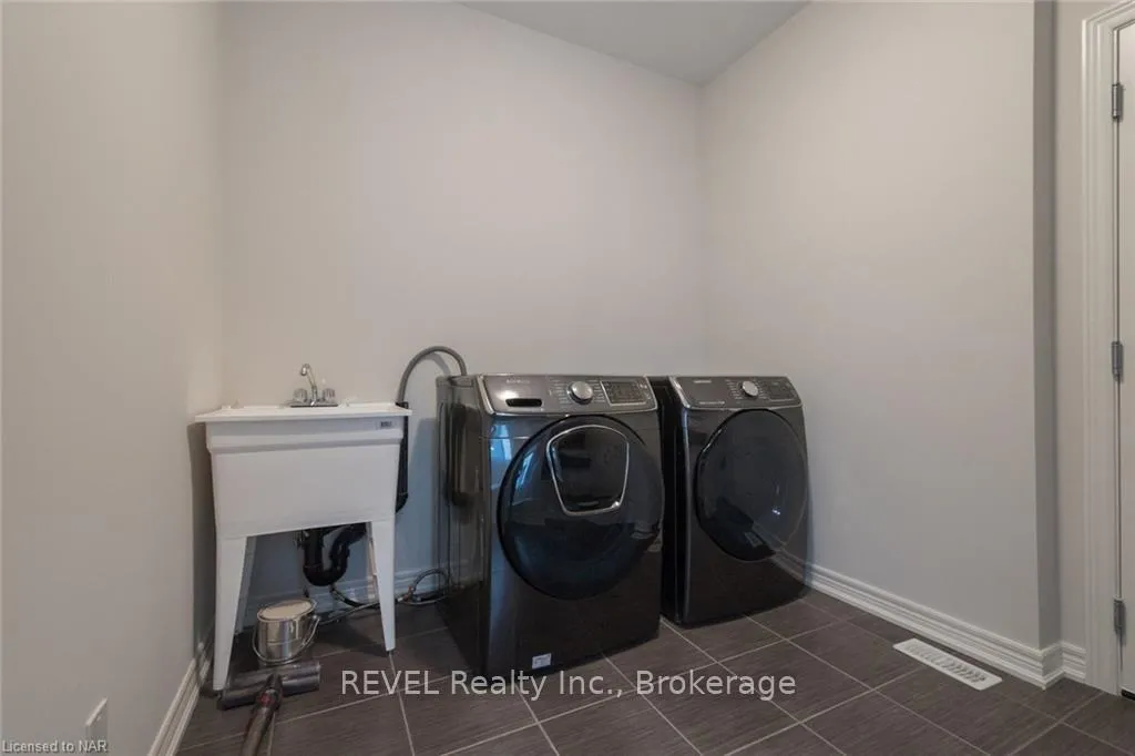 Photo 20 of 359 Silverwood Avenue, Welland, Coyle Creek — HOMEH