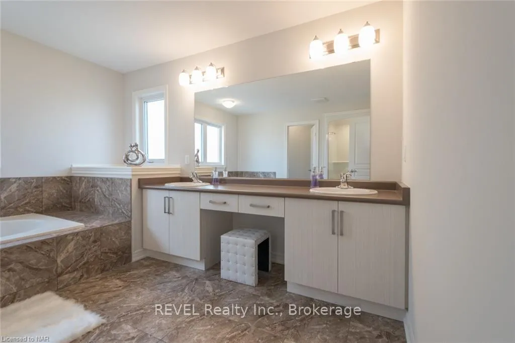 Photo 21 of 359 Silverwood Avenue, Welland, Coyle Creek — HOMEH