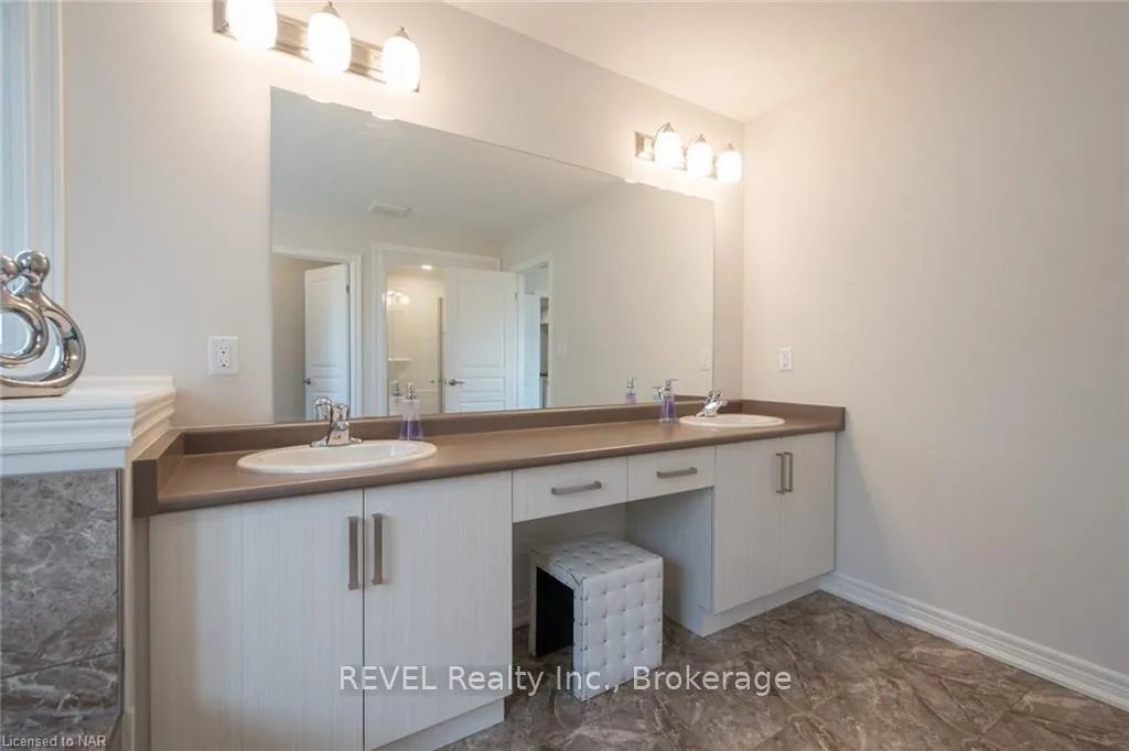Photo 23 of 359 Silverwood Avenue, Welland, Coyle Creek — HOMEH