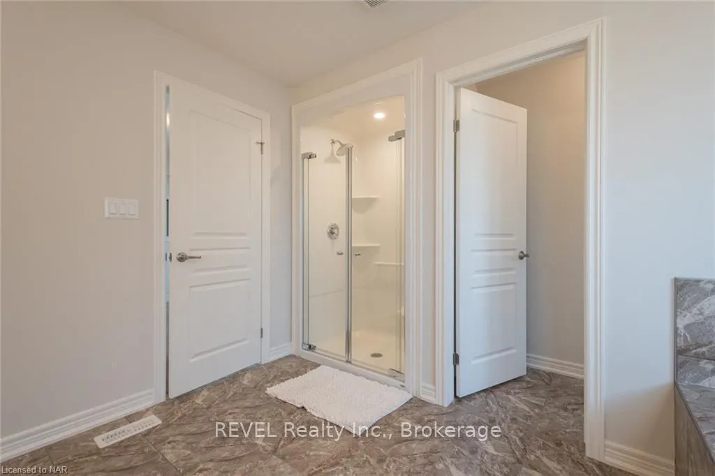 Photo 24 of 359 Silverwood Avenue, Welland, Coyle Creek — HOMEH