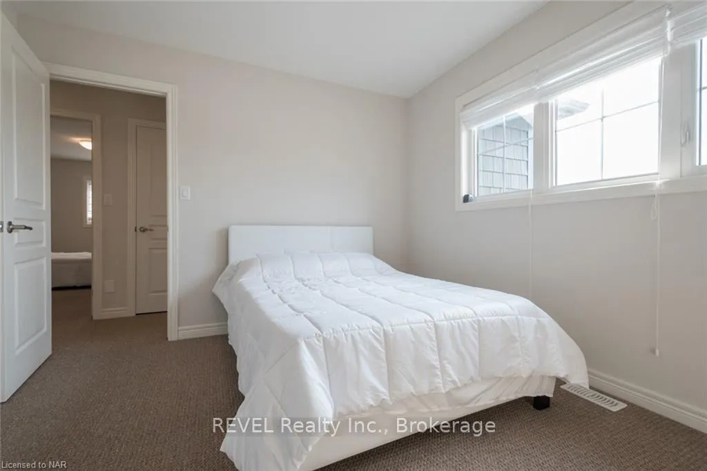 Photo 37 of 359 Silverwood Avenue, Welland, Coyle Creek — HOMEH