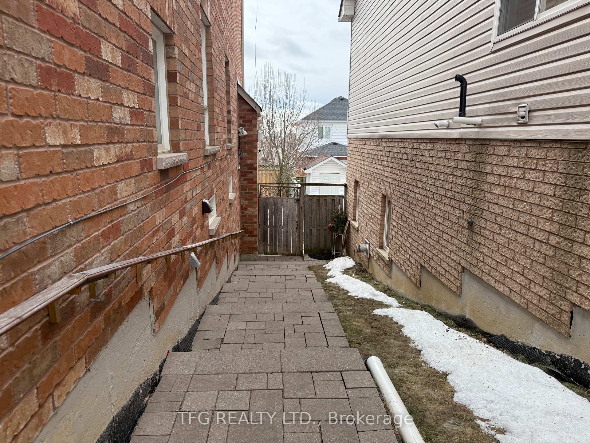 Photo 2 of Unit Lower, 47 Aylesworth Avenue, Clarington, Courtice — HOMEH